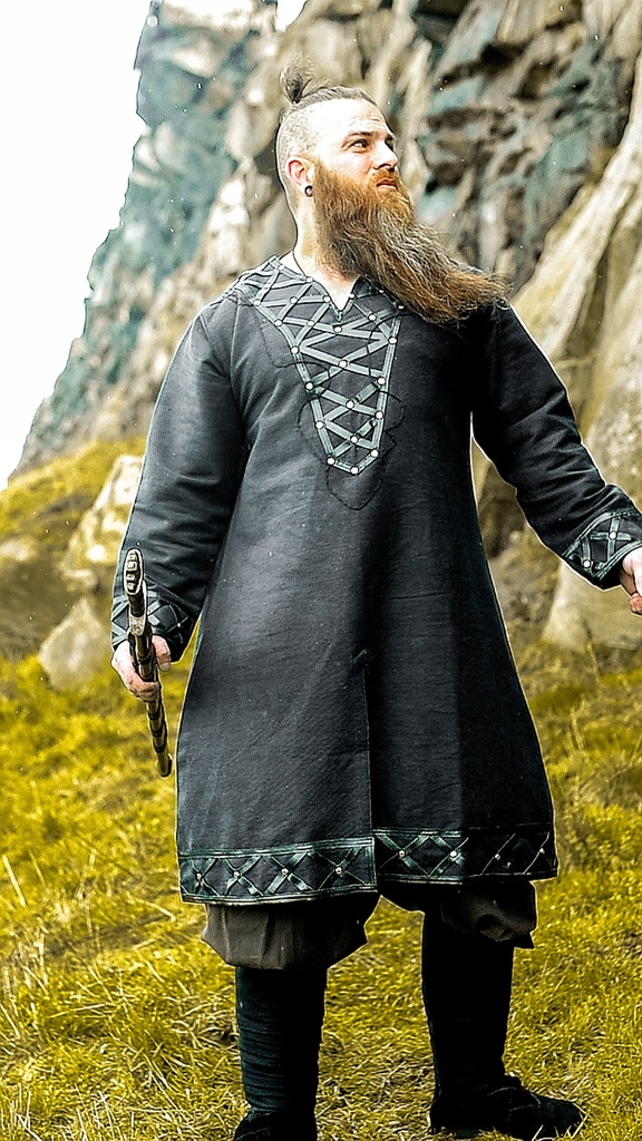 Wikingertunika Erik schwarz  mit Lederapplikation und Nieten Wikinger