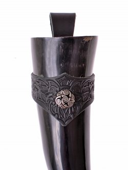 Horn mit Halter - Zierniete "Tribal" Bild 3
