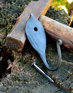 Geschmiedeter Haken in Blattform Bild 5