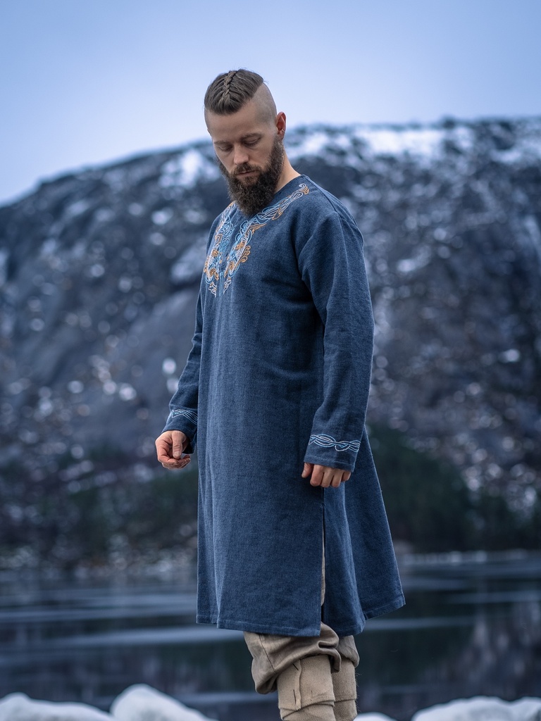 Wikinger Tunika "Snorri" mit Urnes-Stil Handstickerei Graublau