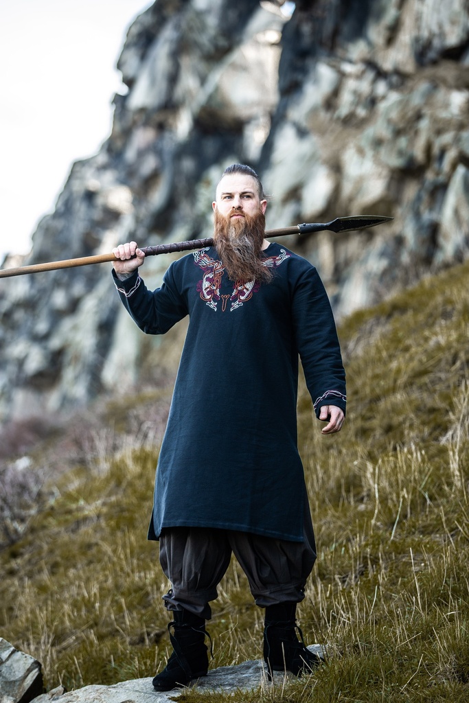 Wikinger Tunika "Snorri" mit Urnes-Stil Handstickerei Schwarz-Rot