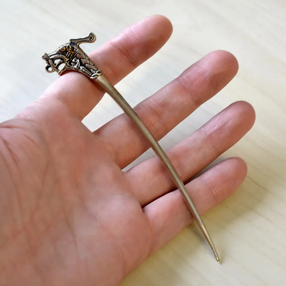 Haithabu Gewandnadel mit Drachenkopf