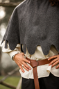 gugel-mit-zaddeln-henri-grau~11.webp