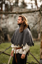 gugel-mit-zaddeln-henri-grau~6.webp