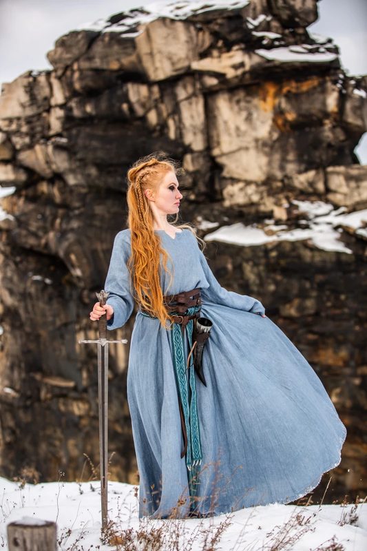 wikinger-kleid-100-leinen-anna-taubenblau_7.webp