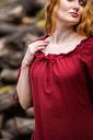 4830r-mittelalter-kleid-melisande-rot-leonardo-carbone-4.webp