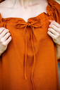 bodenlanges-kurzarmkleid-melisande-rost~8.webp