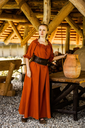 bodenlanges-kurzarmkleid-melisande-rost~11.webp