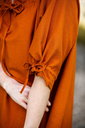 bodenlanges-kurzarmkleid-melisande-rost~6.webp
