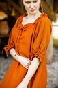 bodenlanges-kurzarmkleid-melisande-rost~7.webp