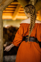bodenlanges-kurzarmkleid-melisande-rost~2-2.webp