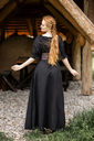 bodenlanges-kurzarmkleid-melisande-schwarz~3.webp