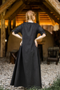 bodenlanges-kurzarmkleid-melisande-schwarz~4.webp
