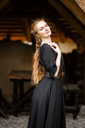bodenlanges-kurzarmkleid-melisande-schwarz~14.webp