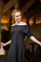 bodenlanges-kurzarmkleid-melisande-schwarz~9.webp
