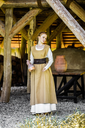 baeuerliches-ueberkleid-gerda-honigbraun.webp