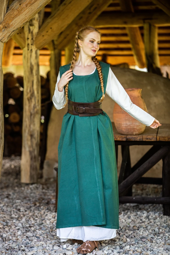baeuerliches-ueberkleid-gerda-gruen~3.webp