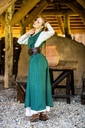 baeuerliches-ueberkleid-gerda-gruen.webp