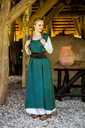 baeuerliches-ueberkleid-gerda-gruen~2.webp