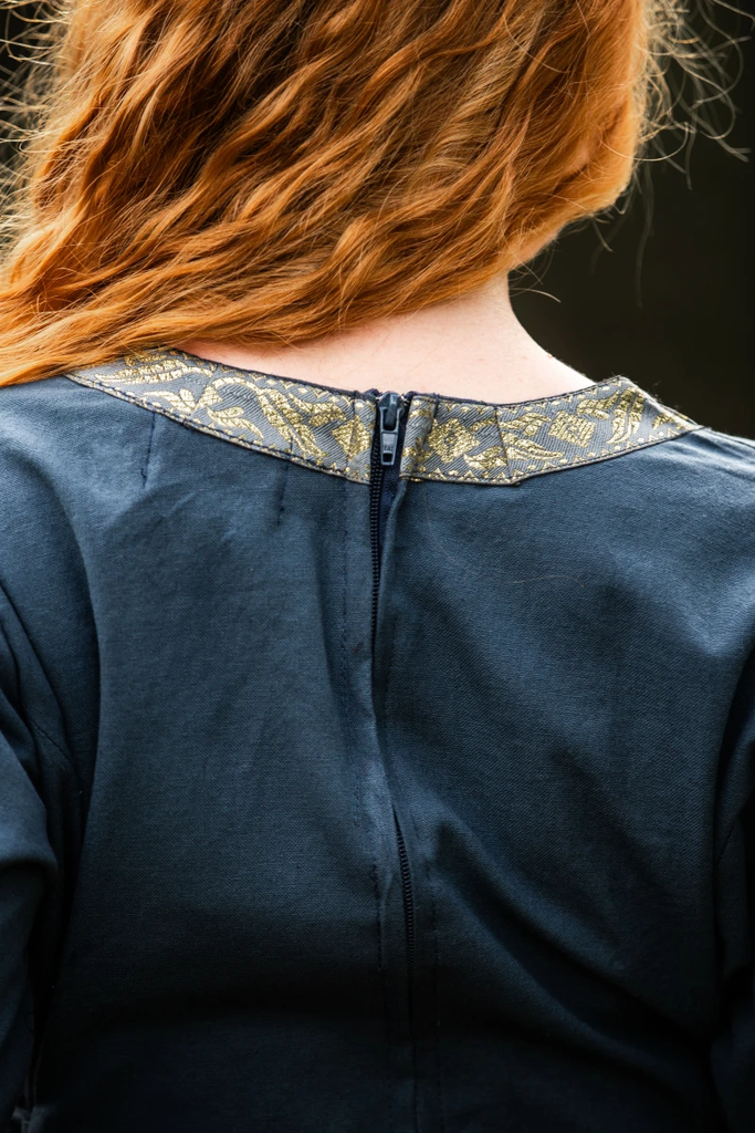 mittelalter-baumwollkleid-angie-blau~14.webp