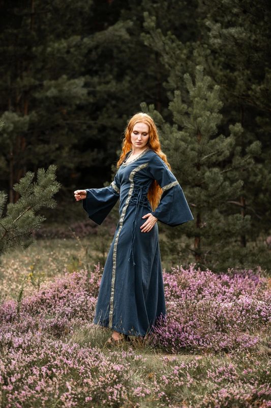 mittelalter-baumwollkleid-angie-blau~3.webp