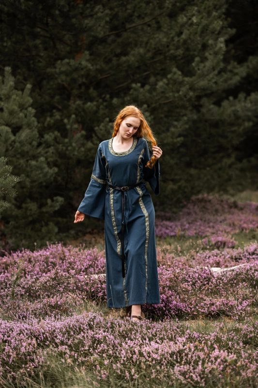 mittelalter-baumwollkleid-angie-blau~15.webp