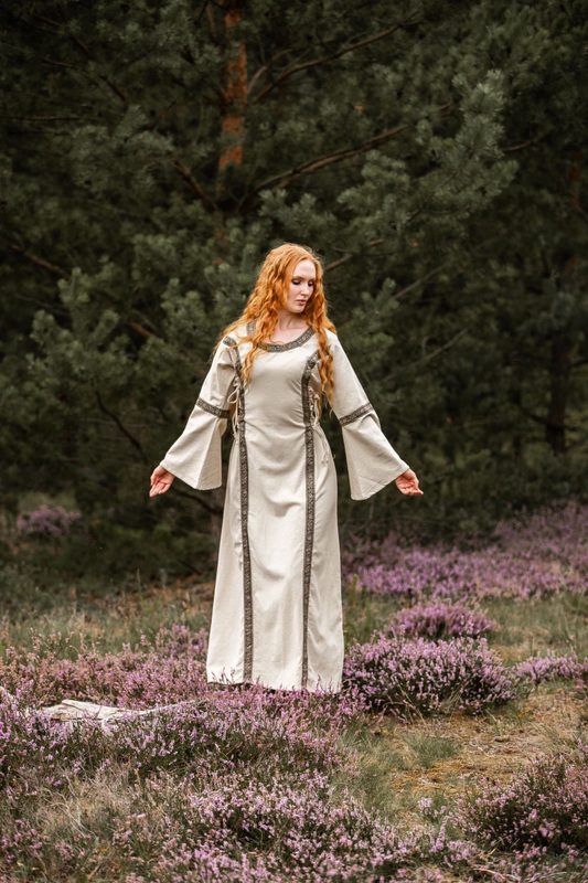 mittelalter-baumwollkleid-angie-natur~2.webp