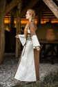 mittelalter-baumwollkleid-angie-tabak-natur~5.webp