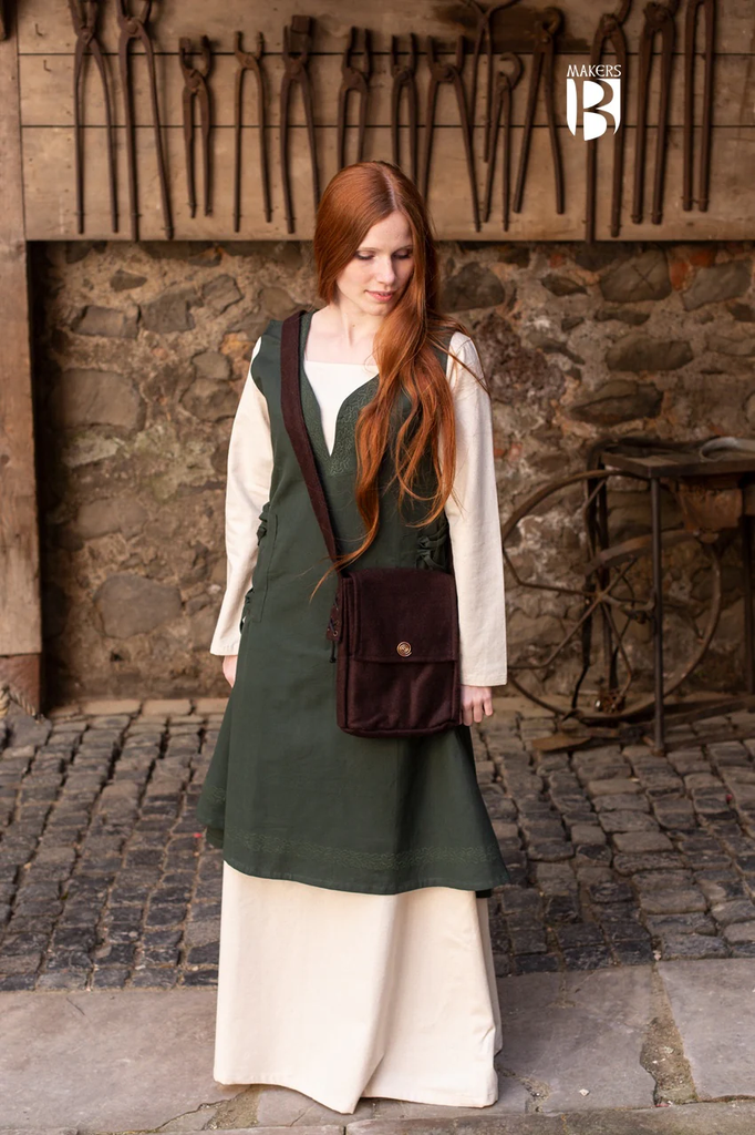 juna-braun-2.4etTyp_850x1276.jpg.webp