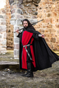 umhang-der-tempelritter-arnulf-schwarz-rot~5.webp