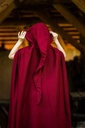 wollumhang-mit-langer-kapuze-hervir-rot_1~8.webp