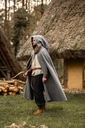 wollumhang-mit-langer-kapuze-hervir-grau_1~3.webp