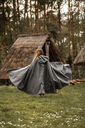 wollumhang-mit-langer-kapuze-hervir-grau_1~8.webp