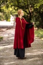 umhang-mit-langen-knoepfen-marie-rot~4.webp