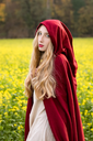 wollumhang-mit-borduere-und-fibel-daniel-rot~2.webp