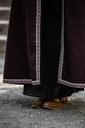 umhang-mit-grosser-kapuze-theresa-braun~3.webp