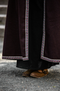umhang-mit-grosser-kapuze-theresa-braun~3.webp
