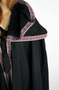 umhang-mit-grosser-kapuze-theresa-schwarz~4.webp