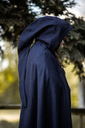wollumhang-mit-fibel-und-langer-kapuze-ilmar-blau_1~6.webp