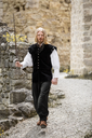 edler-samt-wams-pierre-schwarz~2.webp