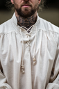 2014-stehkragen-schnuerhemd_6~9.webp