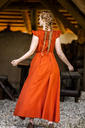 bodenlanges-kleid-mit-schulterruesche-clara-rost~6.webp
