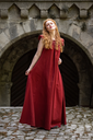 bodenlanges-kleid-mit-schulterruesche-clara-rot~3.webp