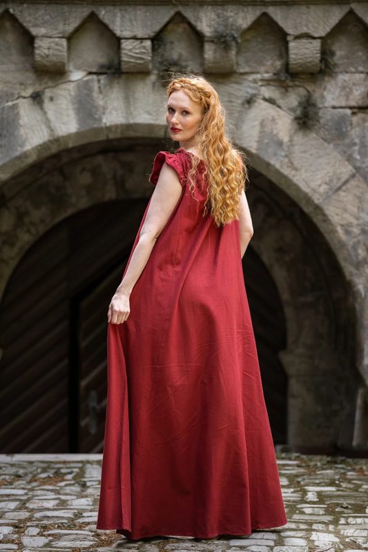 bodenlanges-kleid-mit-schulterruesche-clara-rot~4.webp