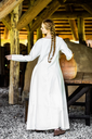 schlichtes-wikinger-unterkleid-scarlet-natur~5.webp