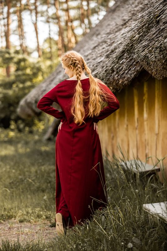 schlichtes-wikinger-unterkleid-scarlet-rot~5.webp