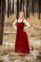 wikinger-uberleid-alena-rot~3.webp