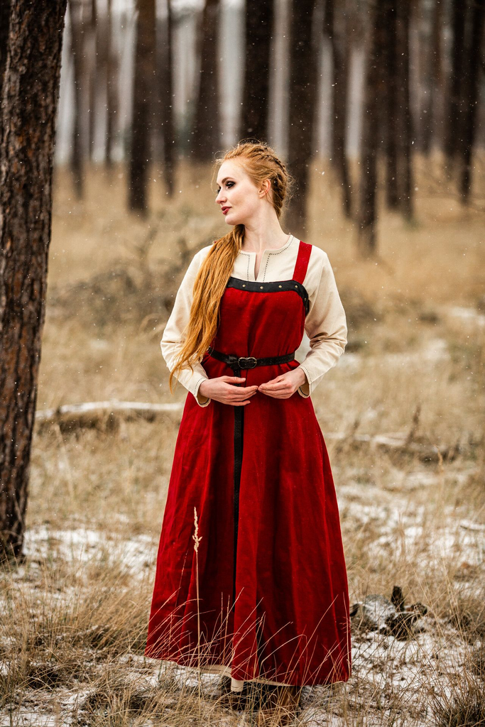 wikinger-uberleid-alena-rot~4.webp