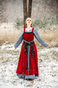 wikinger-uberleid-alena-rot~9.webp