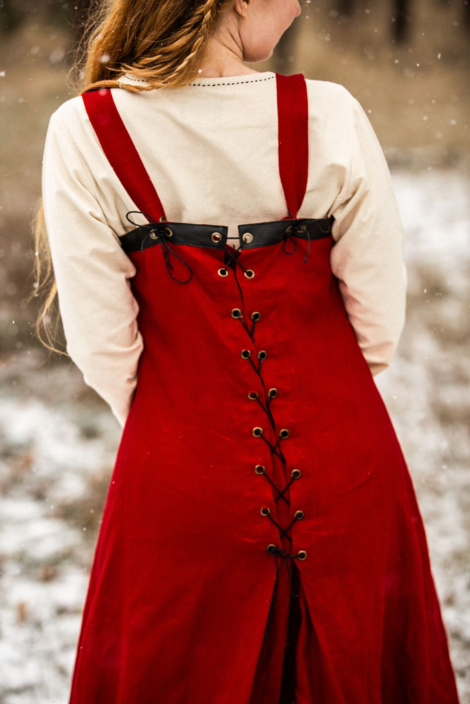 wikinger-uberleid-alena-rot.webp